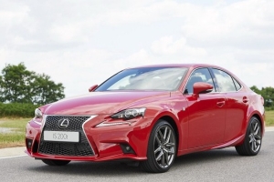 Lexus wprowadza 2.0 l turbo do modelu IS 200t