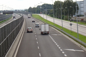 Auta ciężarowe bedą miały zakaz wyprzedzania na autostradach i drogach ekspresowych? Jesteś za czy przeciw?