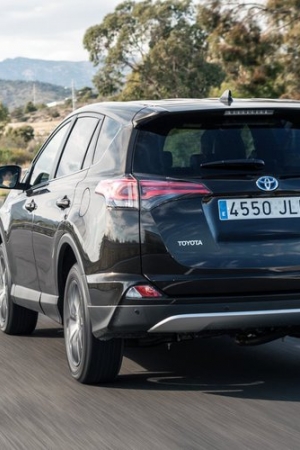 Toyota RAV4 Hybrid (2016) – polskie ceny