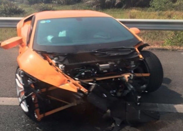 Lamborghini Huracan rozbite na autostradzie