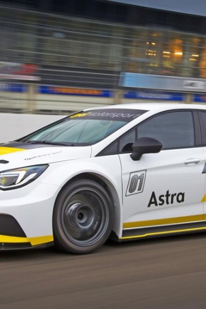 Opel Astra TCR kontratakuje