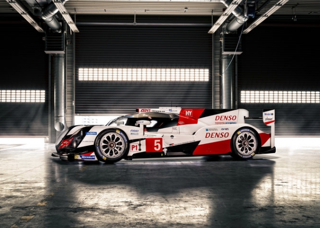 Toyota TS050 Hybrid (2016) - zupełnie nowy bolid do walki o tytuł