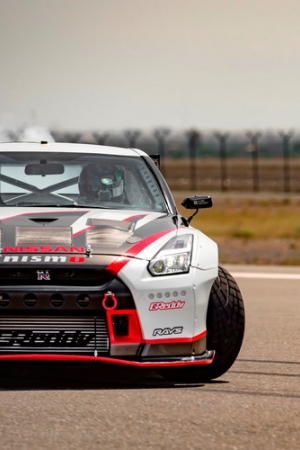 Nissan GT-R z rekordem świata w drifcie. Pojechał bokiem 306 km/h