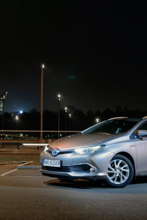 Toyota Auris Touring Sports Hybrid - zdjęcia