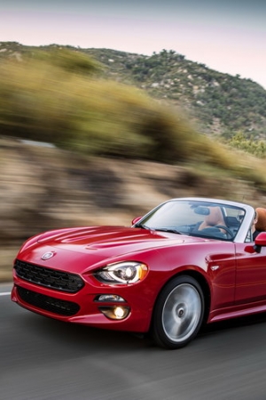 Fiat 124 Spider i wersja Abarth na nowej porcji zdjęć z USA