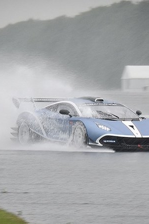 Arrinera Hussarya GT na testach przed Festiwalem Prędkości w Goodwood