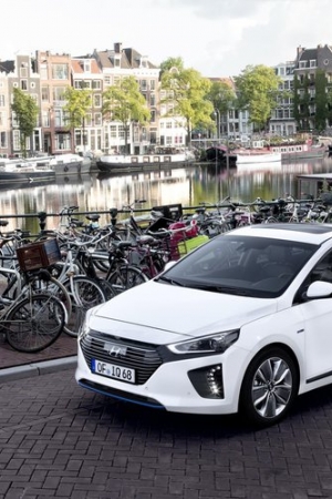 Hyundai IONIQ hybrid & electric - nowe zdjęcia z Amsterdamu