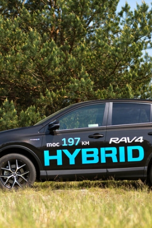 Toyota RAV4 2.5 Hybrid 4×4 Prestige – test [wideo]