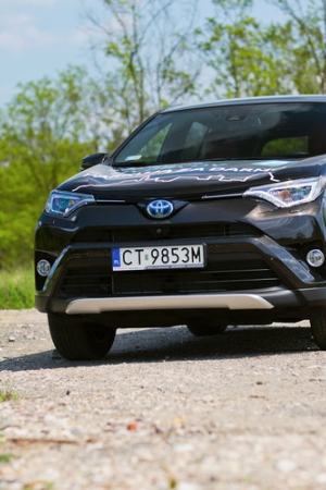 Toyota RAV4 2.5 Hybrid 4x4 Prestige - test [wideo]