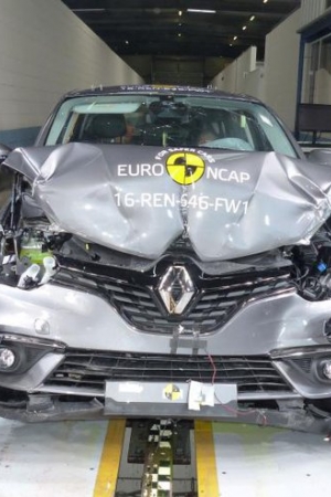 Renault Scenic, Subaru Levorg, Kia Niro i Toyota Hilux w testach Euro NCAP