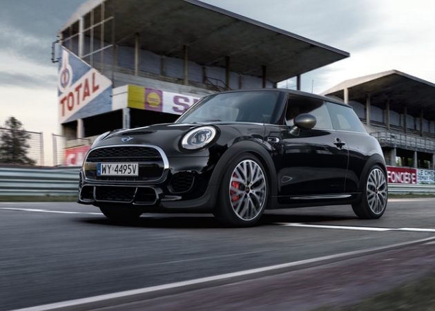 MINI Carbon Pro Edition – fabryczny tuning czy kiepski dowcip?