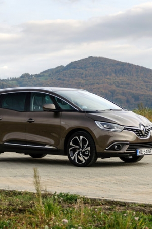 Nowe Renault Grand Scénic i Mégane Grand Coupé - pierwsza jazda nowościami z Francji