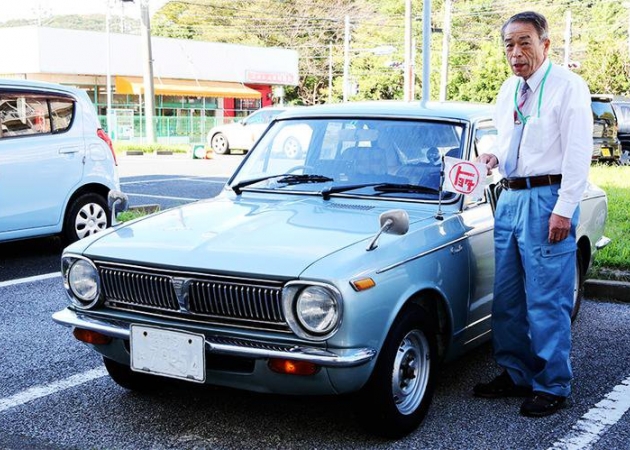 Oto Japończyk, który od 47 lat jeździ tą samą Toyotą