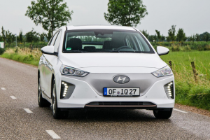 Elektryczny Hyundai Ioniq wjeżdża do polskich salonów