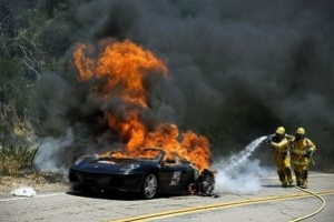 Sportowe samochody w płomieniach