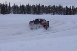 Porsche 918 Spyder szaleje na śniegu [wideo]