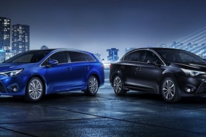 Toyota Avensis IV zadebiutuje w Genewie. Oto pierwsze zdjęcia modelu