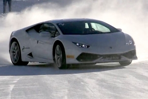 Lamborghini Huracan szaleje na lodzie [wideo]