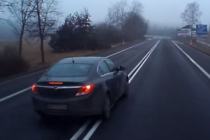 Policja nie potrafi zatrzymać ciężarówki! [wideo]