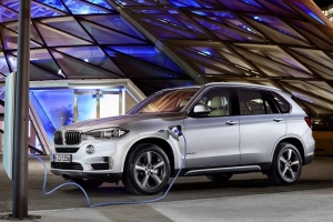 BMW X5 xDrive40e oficjalnie