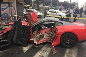 Ferrari 599 GTB zniszczone przez parkingowego