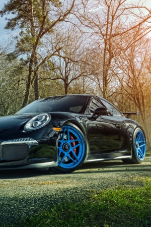 Porsche 911 GT3 na niebieskich felgach od ADV 1
