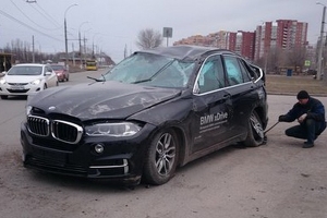 BMW X5 zniszczone podczas jazdy próbnej [zdjęcia]