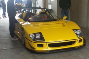 Ferrari F40 LM Barchetta na torze [wideo]