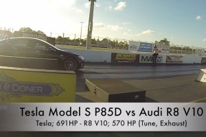 Tesla Model S P85D vs. Audi R8 V10 [wideo]