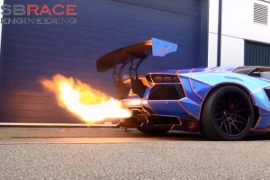 Lamborghini Aventador, które zieje ogniem! [wideo]