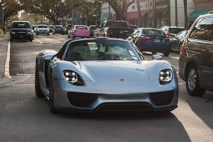 Babcia prowadzi Porsche 918 Spyder na Florydzie [zdjęcia]