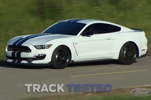 Ford Mustang Shelby GT350 na torze [wideo]