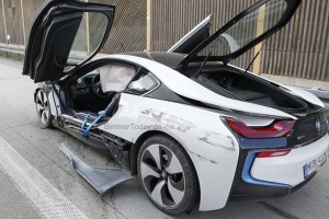 BMW I8 zniszczone na Autobahnie [zdjęcia]