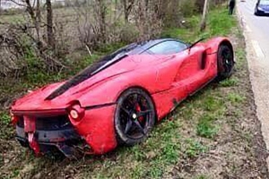 Ferrari LaFerrari rozbite we Francji [zdjęcie]