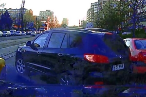 Nie cwaniakuj w korku bo skasujesz auto! [wideo]