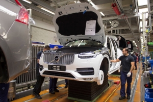 Ogromny popyt na nowe Volvo XC90 – trzecia zmiana w fabryce