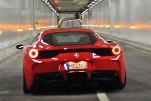 Ferrari 458 Speciale upokarza bolidy F1! [wideo]